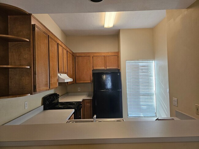 Building Photo - 2/2.5 Townhome Mile Run