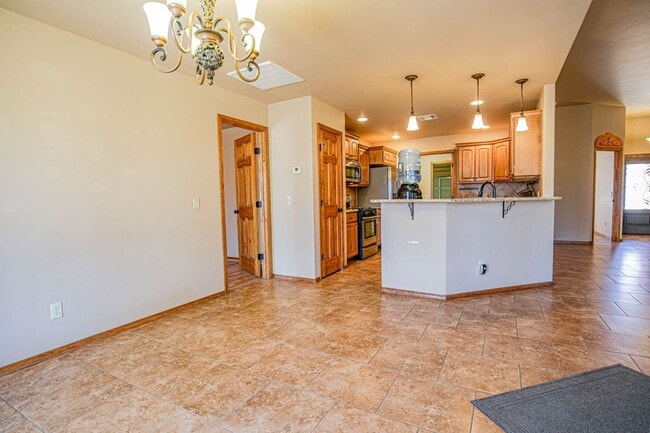 Building Photo - Beautiful 4 Bedroom/2 Bath Home