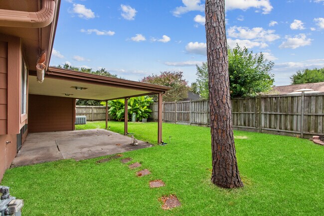 Building Photo - 7019 Yardley Dr