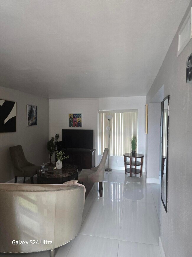 Building Photo - 618 SW 1st St