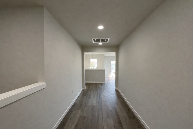 Building Photo - Spacious 4-Bedroom Home with Balcony and Fenced Yard in Marysville