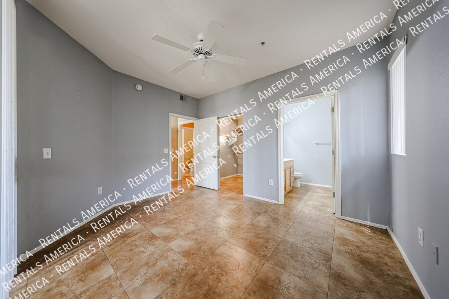 Building Photo - 2929 W Yorkshire Dr