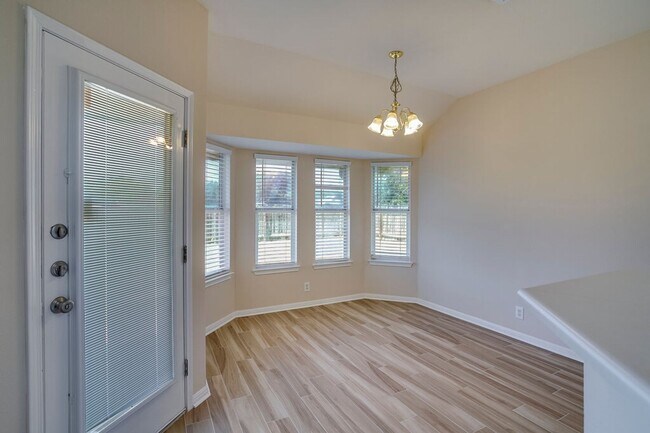 Building Photo - 1013 Lantana Ln