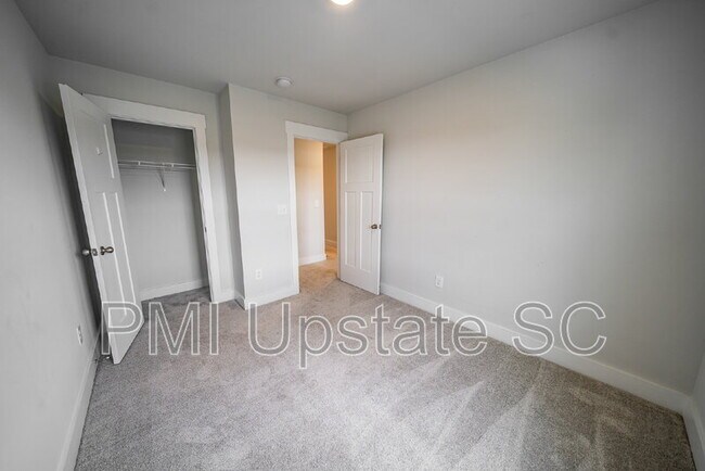 Building Photo - 181 Dalmatian Dr
