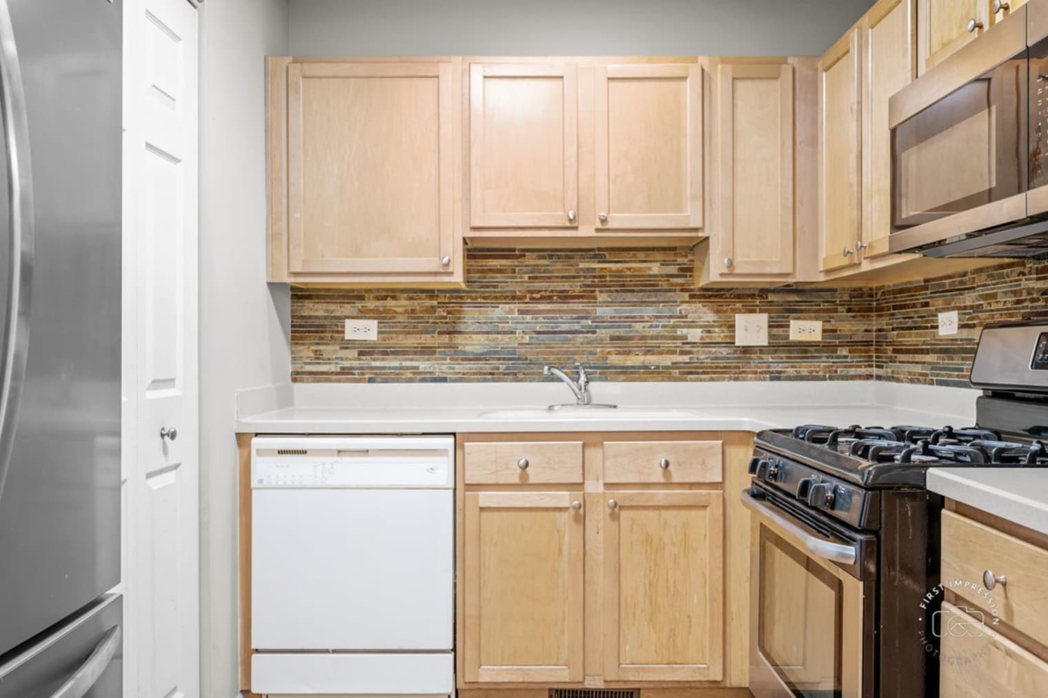 Building Photo - 628 Lincoln Station Dr