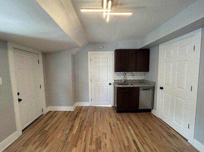 Building Photo - 2 bedroom in Chicago IL 60618