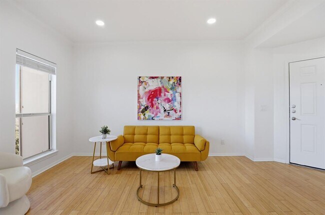 Building Photo - 6000 Shepherd Mountain Cove