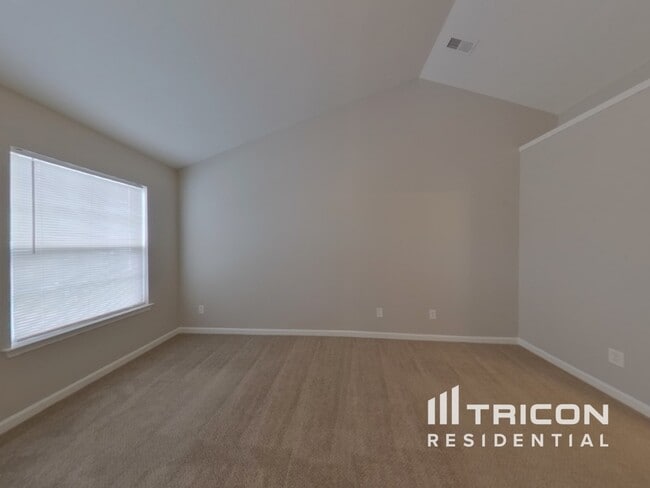 Building Photo - 712 Perth Dr