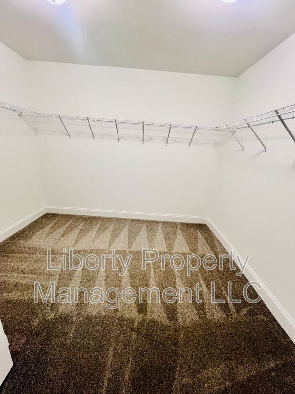 Building Photo - 326 Countryside Dr