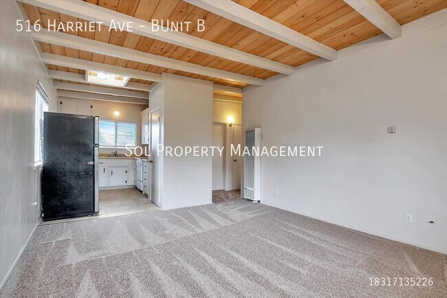 Building Photo - 516 Harriet Ave