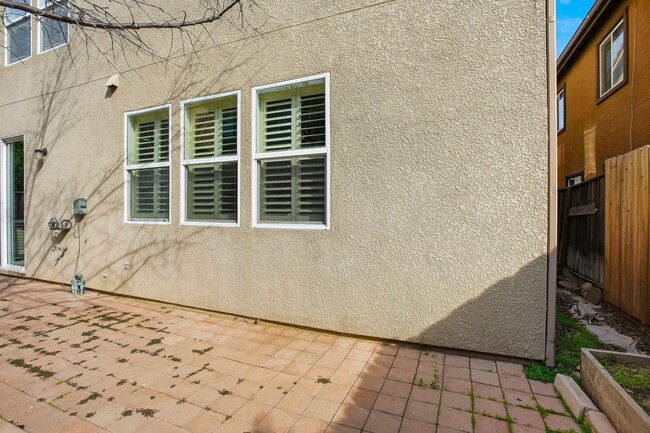 Building Photo - SPACIOUS & CLEAN 2 STORY, 4 BEDROOM, 2.5 BATH IN NATOMAS