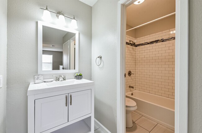 Building Photo - 2501 Gulf Fwy