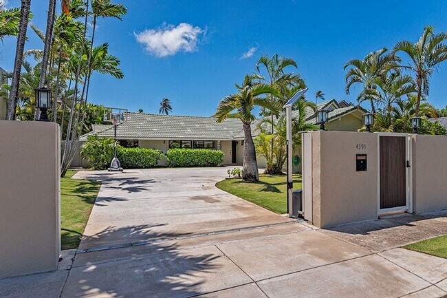 Building Photo - 5 BR Executive Home with Pool in prestigious Kahala! Pet Friendly!