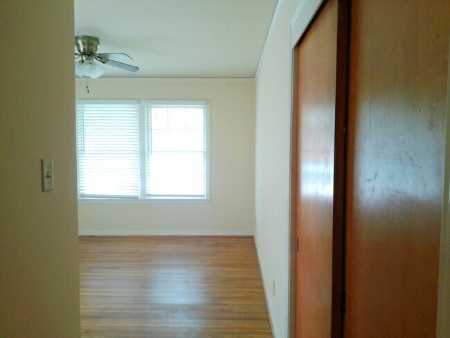 Building Photo - 530 Hopper Dr