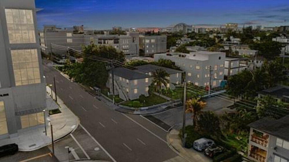 Building Photo - 680 SW 7th Ave