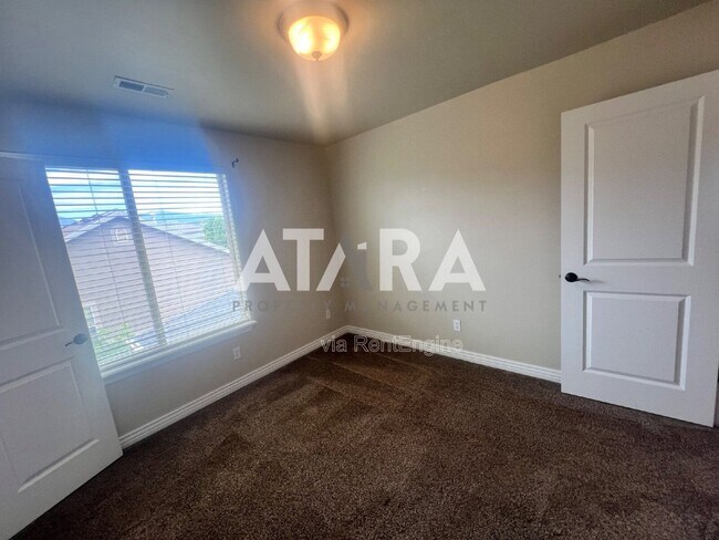 Building Photo - 13571 S Buckeye View Way