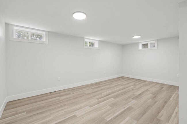 Building Photo - 2511 Baywood St