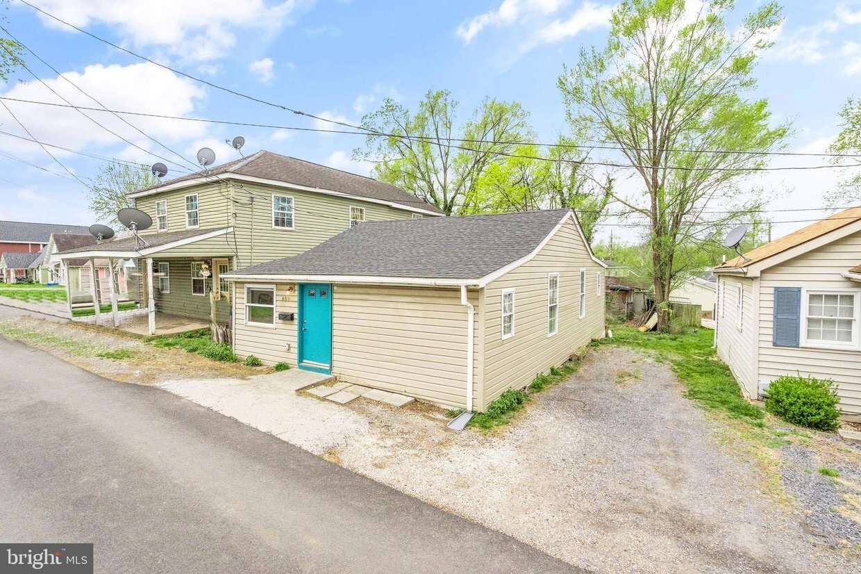 Building Photo - 439 West Ln
