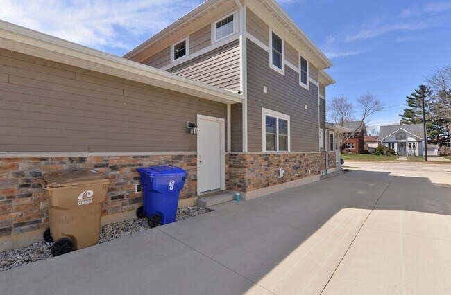 Building Photo - 3807 7th Ave