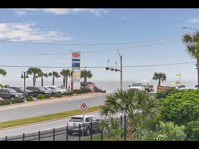 Building Photo - 6102 Seawall Blvd