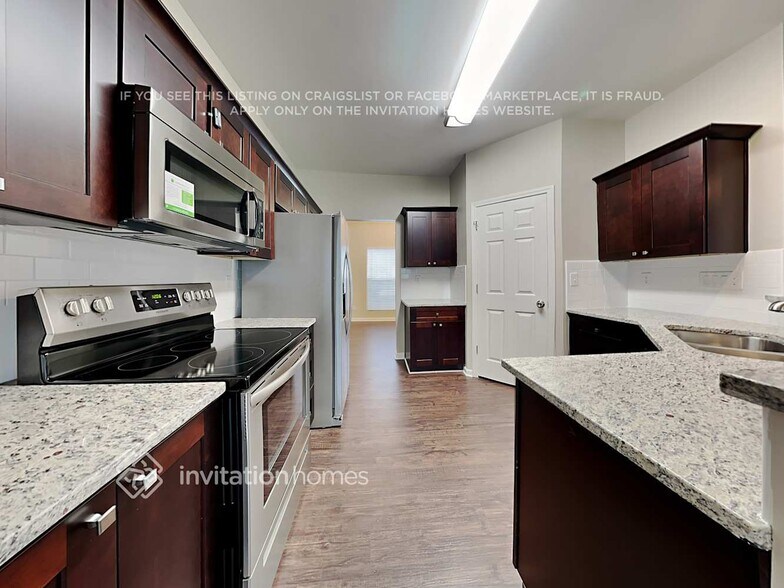 Building Photo - 8029 Hill-N-Dale Dr