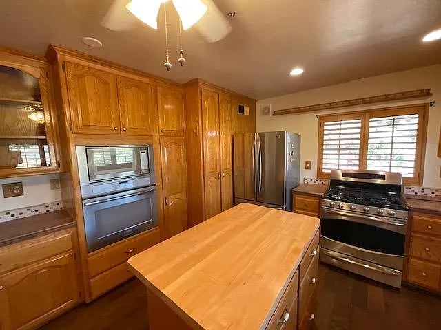 Kitchen with Appliances - 8265 Elizabeth Lake Rd