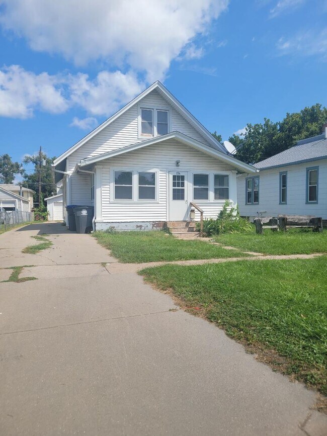 Building Photo - 1714 3rd Ave