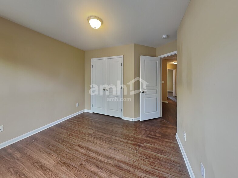 Building Photo - 409 Stobhill Ln