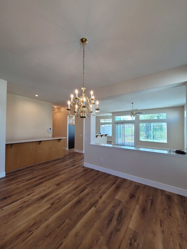 Building Photo - Stunning 2-Bed, 2.5-Bath Entertainer's Gem in Gated Summerset I