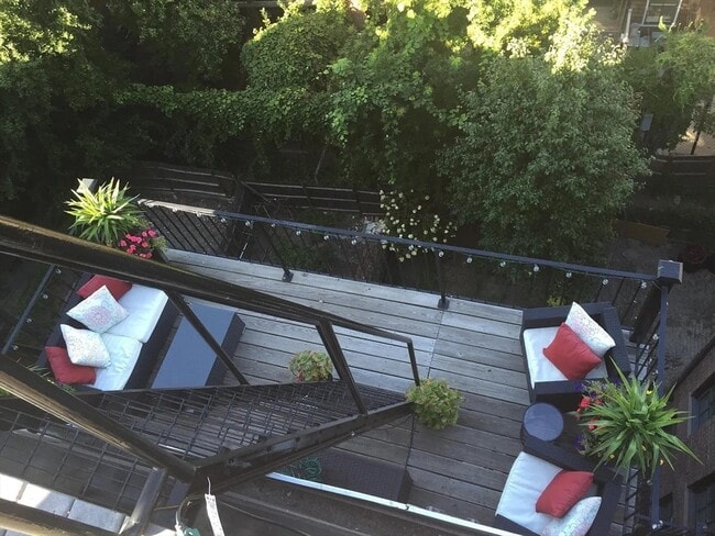 Building Photo - 11 Milford St