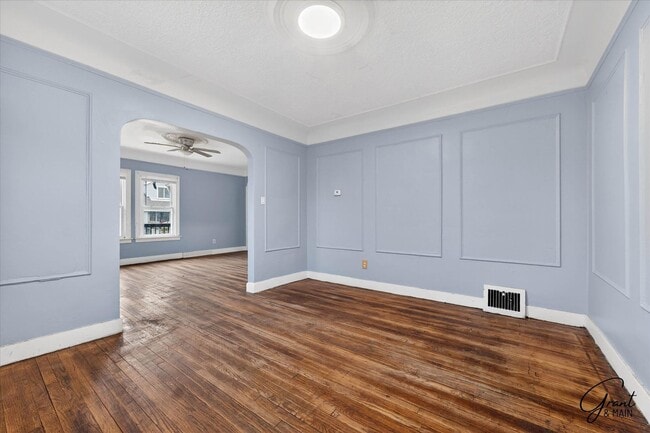 Building Photo - $1550 4 bedroom