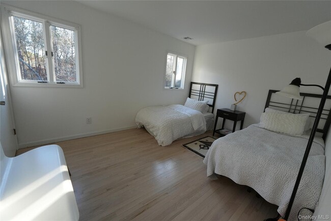 Building Photo - 371 S River Rd