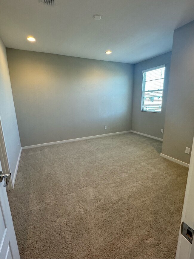 Building Photo - 3539 E Louise Dr