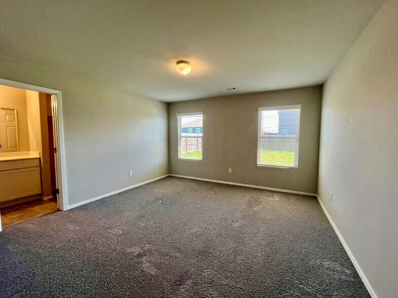 Building Photo - 1751 Forest Dr