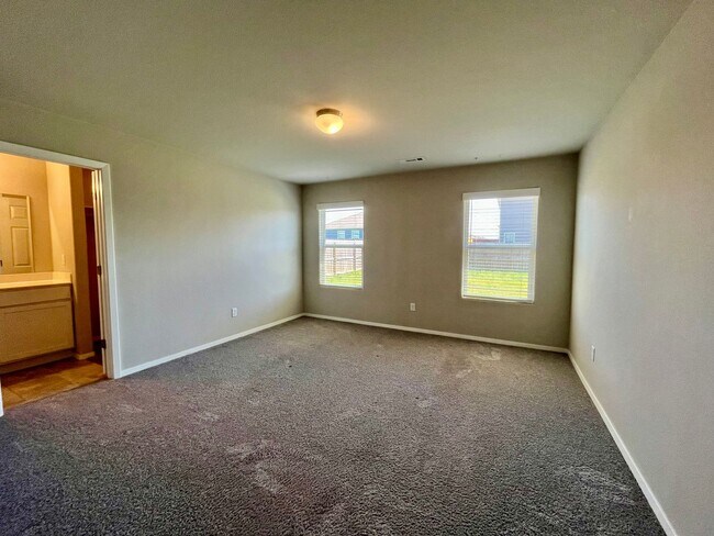 Building Photo - 1751 Forest Dr