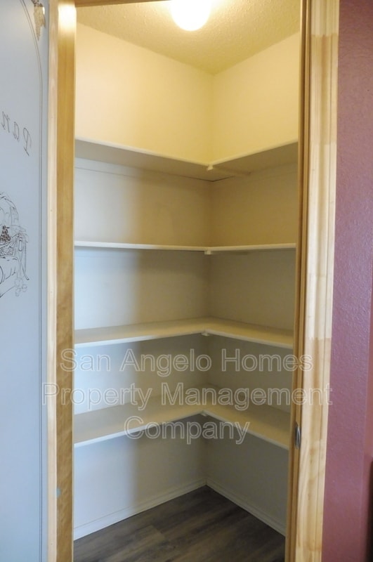 Building Photo - 1217 Elmo Ln
