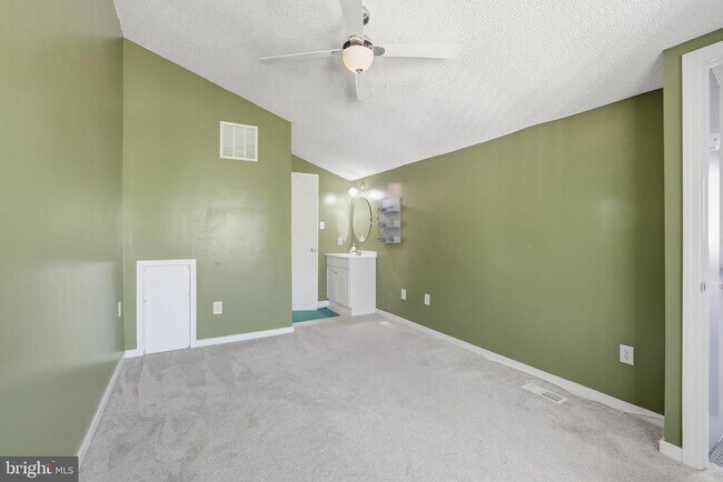 Building Photo - 1310 Roberts Way