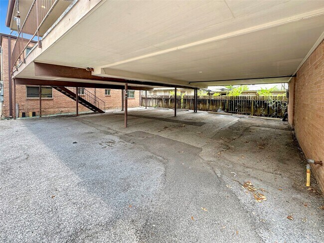 Building Photo - 1520 Yale St