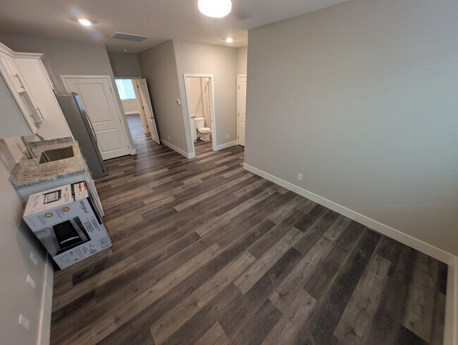 Building Photo - 1039 Forest Falcon Dr