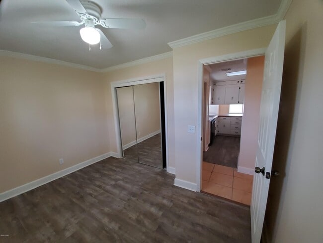 Building Photo - 217 S Jan Dr