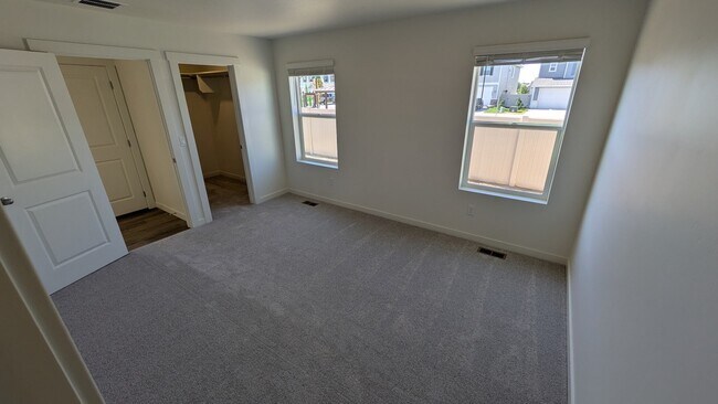 Building Photo - 4693 W Quarterhorse Dr