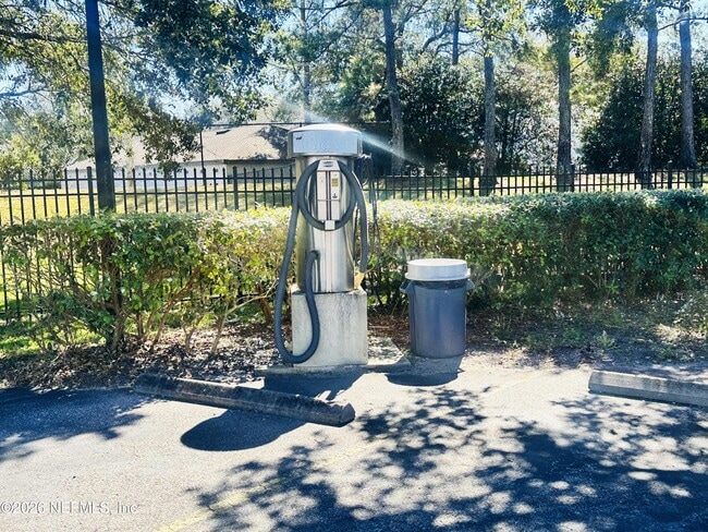 Building Photo - 10075 Gate Pkwy N