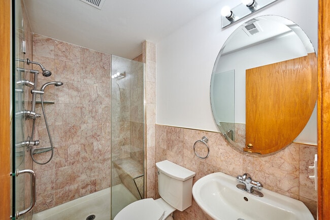 Building Photo - 6780 W Forest Preserve Dr