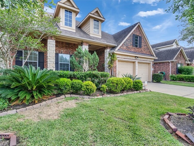 Building Photo - 2819 Lake Villa Dr