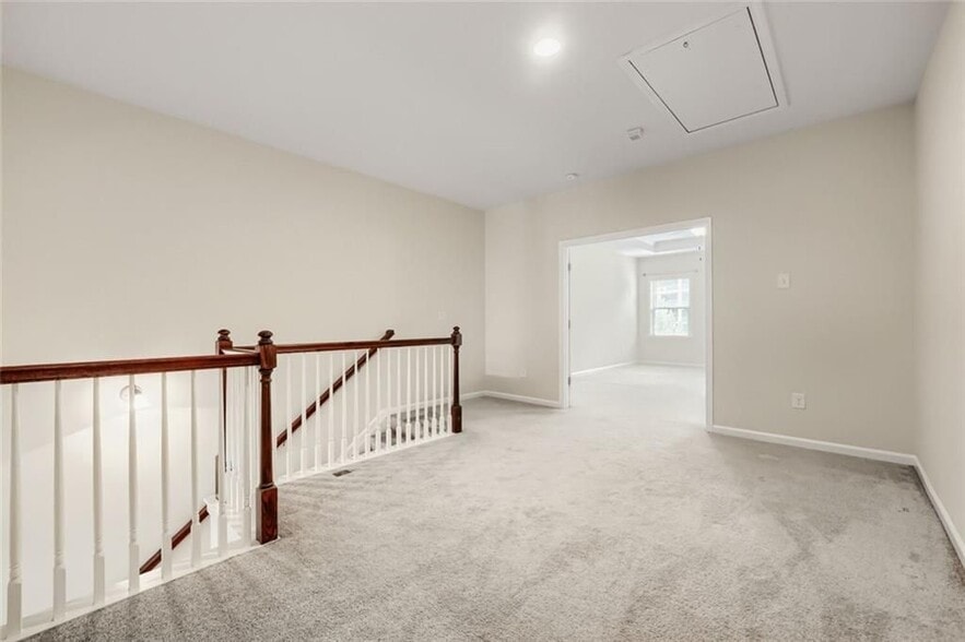 Building Photo - 2444 Norwood Dr SE