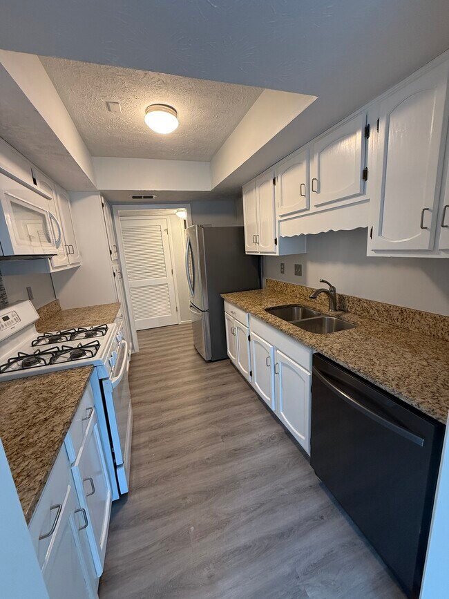 Building Photo - 1103 Canyon Point Cir