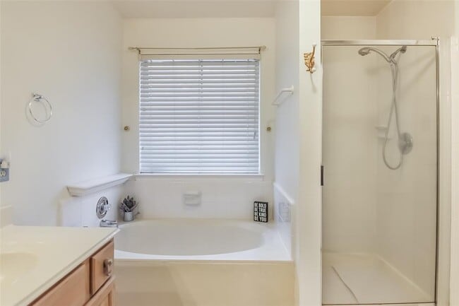 Building Photo - 5018 Dawngate Dr
