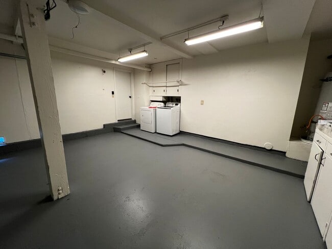 Building Photo - 2 Bedroom 3 Bath Condo for Rent in an Excellent Area of Fullerton