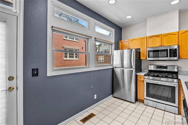 Building Photo - 3740 E 1st Ave