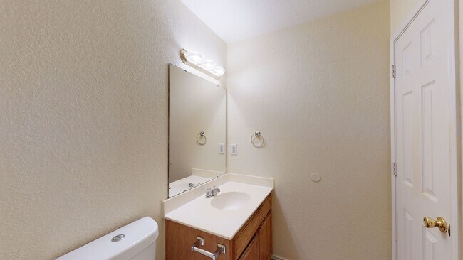 Building Photo - Memorial Day Special, 2 WEEKS FREE RENT!!!!